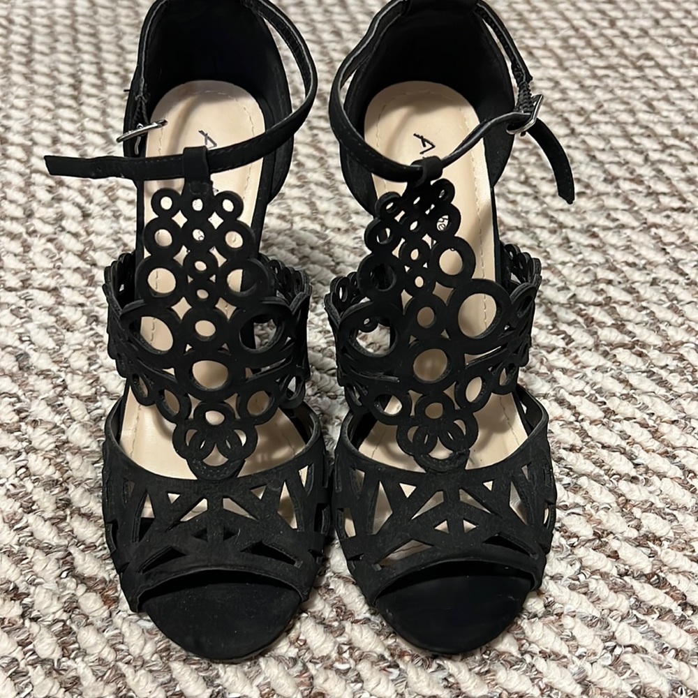 Black lace heel